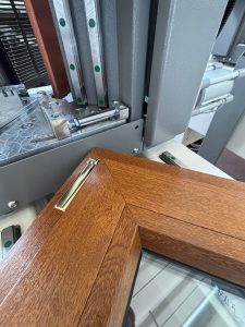 Vantaggi delle Saldatrici per PVC: Efficienza, Qualità e Innovazione